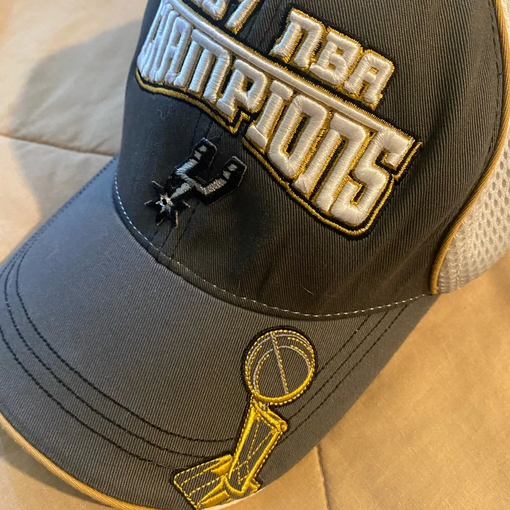 Spurs NBA hat - Picture 2 of 9